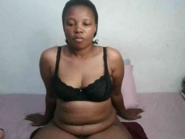 Hotqueenxxx webcam