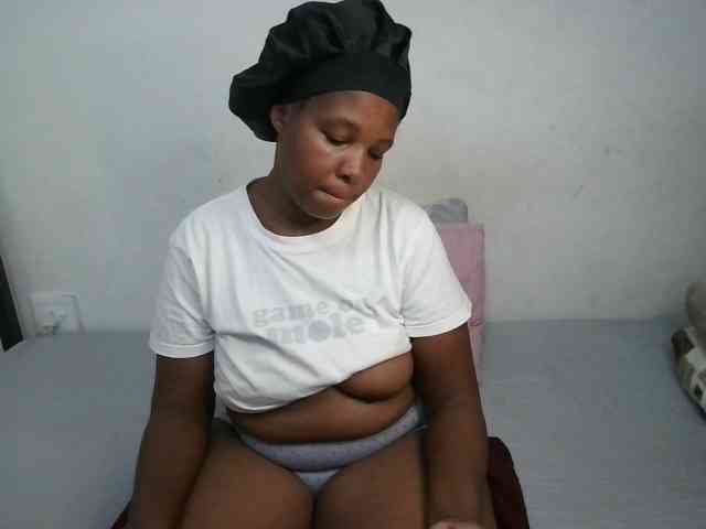 Hotqueenxxx webcam