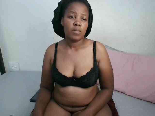 Hotqueenxxx webcam
