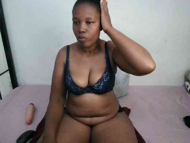 Hotqueenxxx webcam