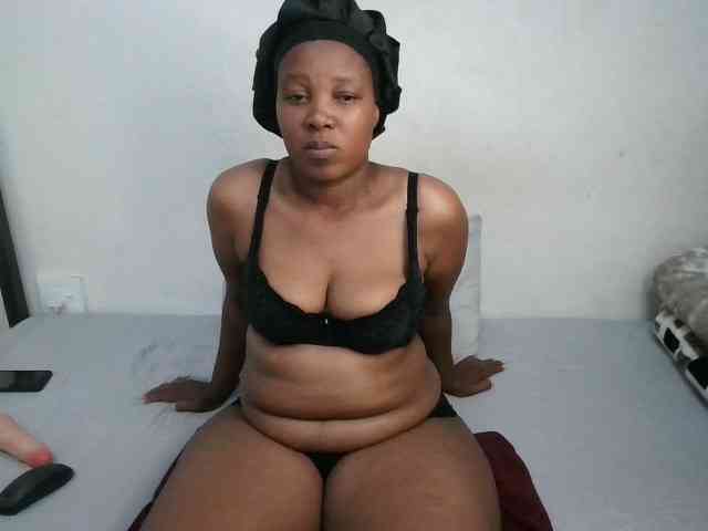 Hotqueenxxx webcam