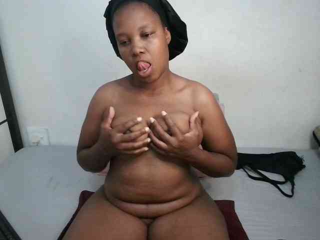 Hotqueenxxx webcam