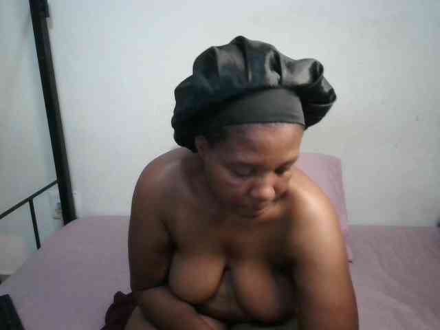 Hotqueenxxx webcam