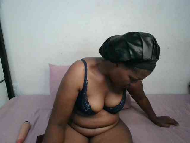 Hotqueenxxx webcam