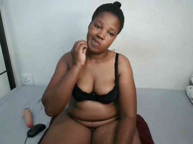 Hotqueenxxx webcam