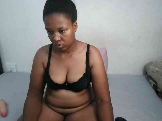 Hotqueenxxx webcam