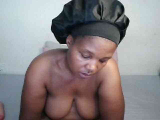 Hotqueenxxx webcam