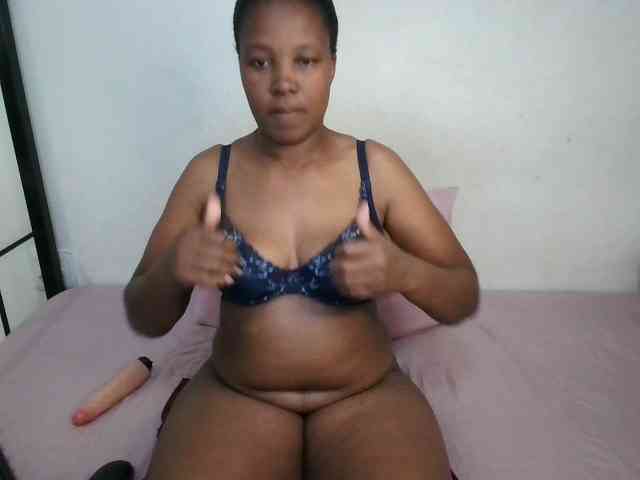 Hotqueenxxx webcam