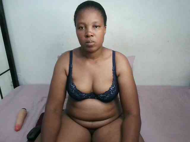 Hotqueenxxx webcam