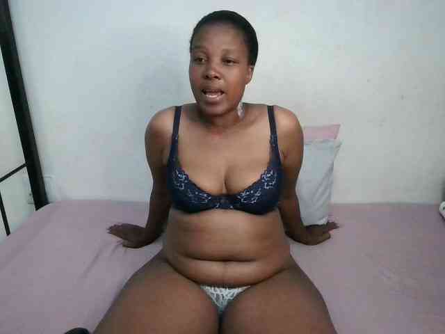 Hotqueenxxx webcam