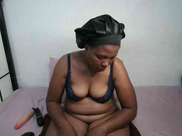 Hotqueenxxx webcam