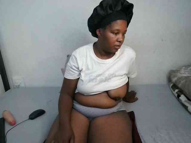 Hotqueenxxx webcam