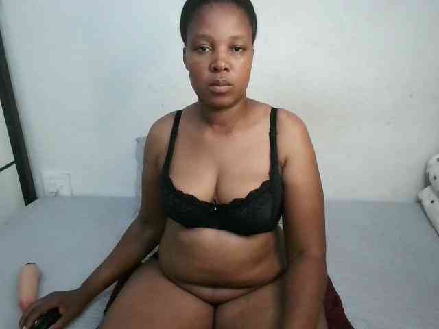 Hotqueenxxx webcam