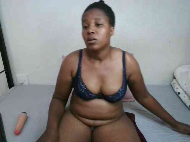 Hotqueenxxx webcam