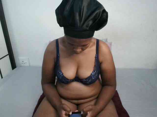 Hotqueenxxx webcam