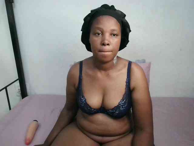 Hotqueenxxx webcam