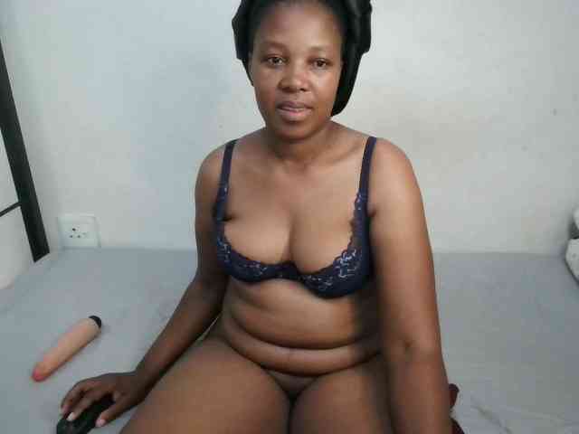 Hotqueenxxx webcam