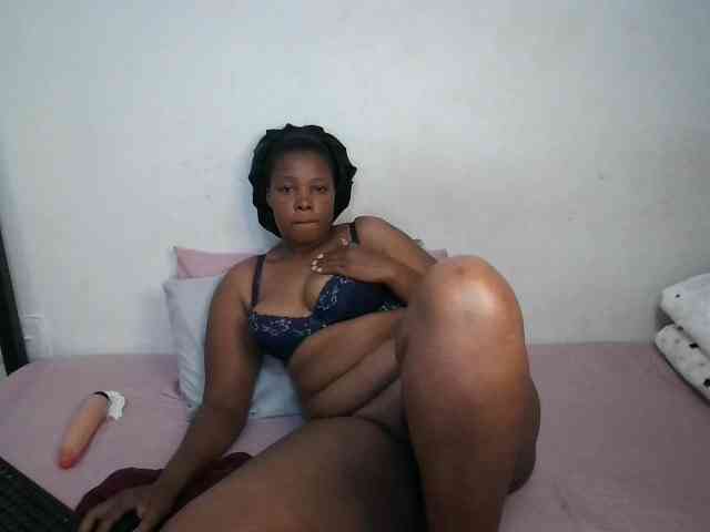 Hotqueenxxx webcam
