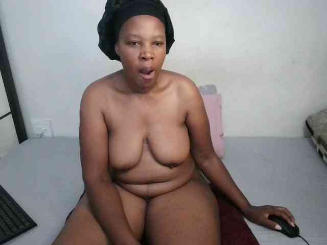 Hotqueenxxx webcam
