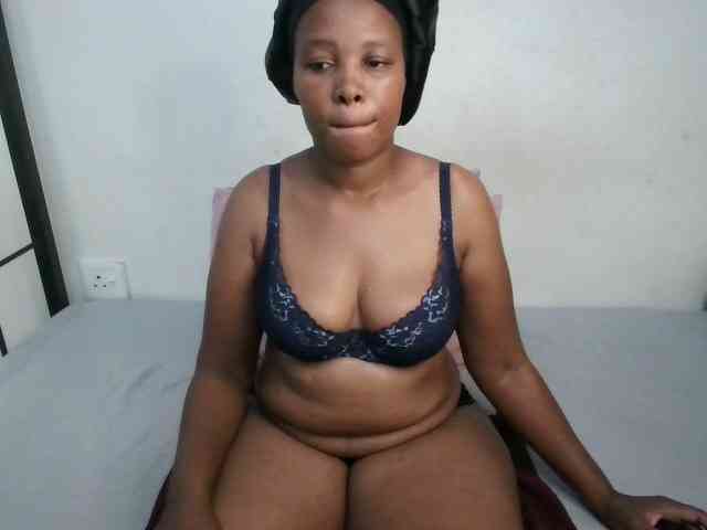 Hotqueenxxx webcam