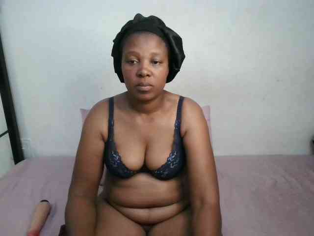 Hotqueenxxx webcam