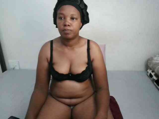 Hotqueenxxx webcam