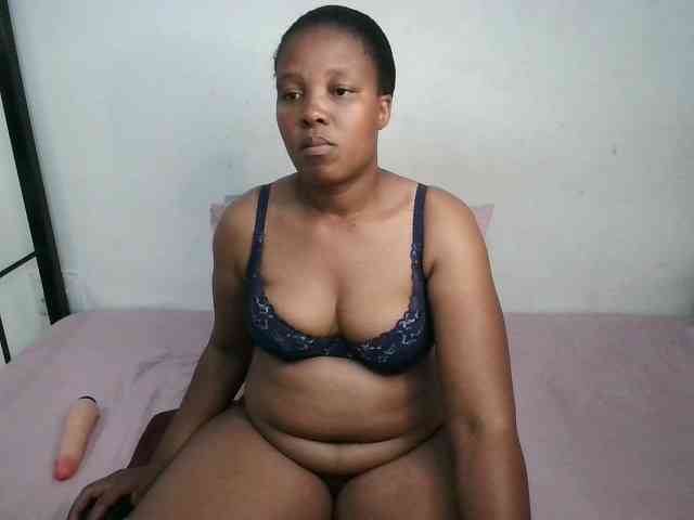 Hotqueenxxx webcam