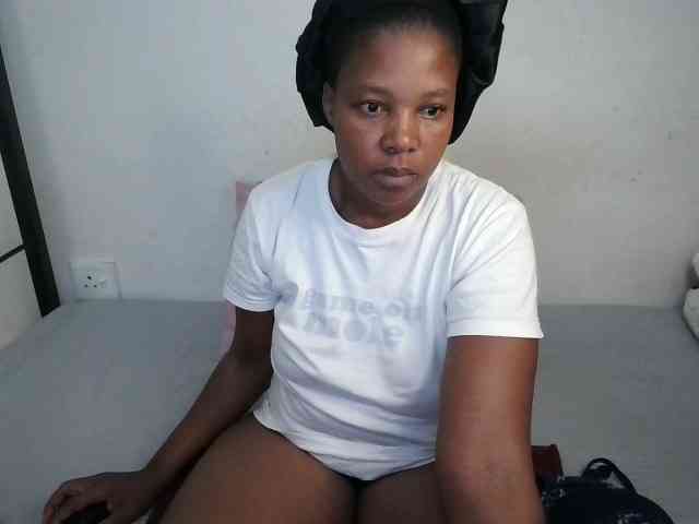 Hotqueenxxx webcam