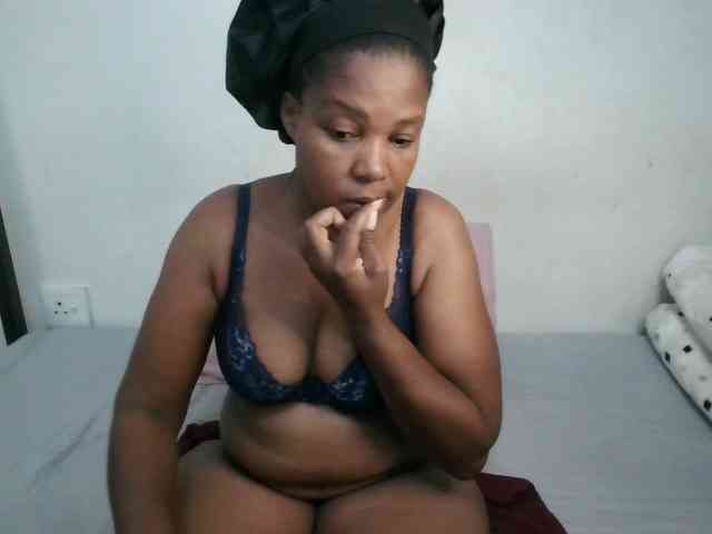 Hotqueenxxx webcam