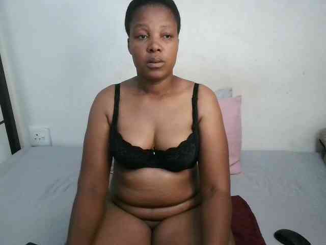 Hotqueenxxx webcam