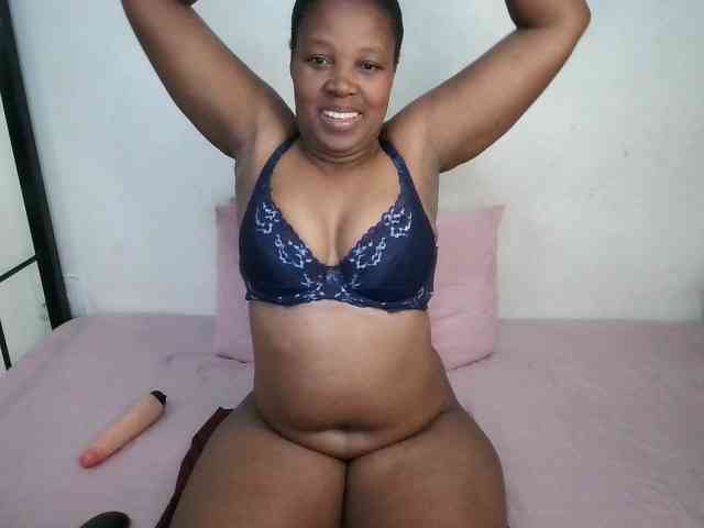 Hotqueenxxx webcam