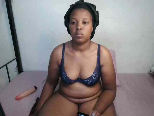 Hotqueenxxx webcam