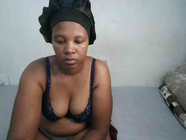 Hotqueenxxx webcam