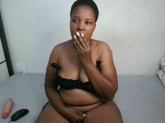 Hotqueenxxx webcam