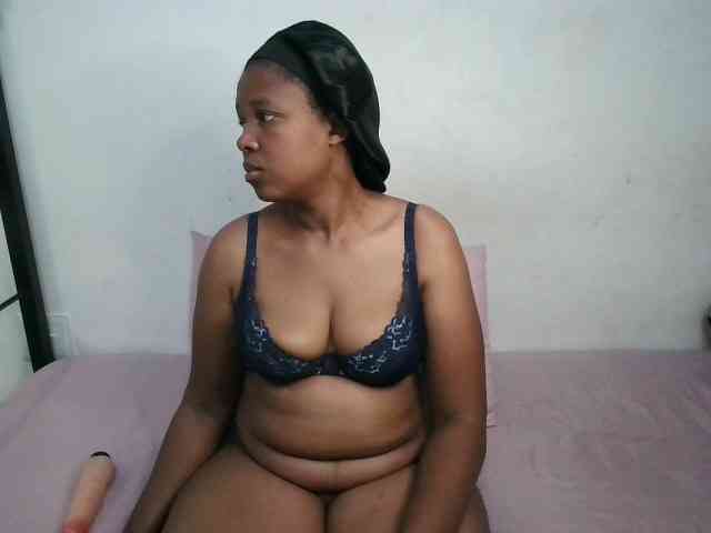Hotqueenxxx webcam