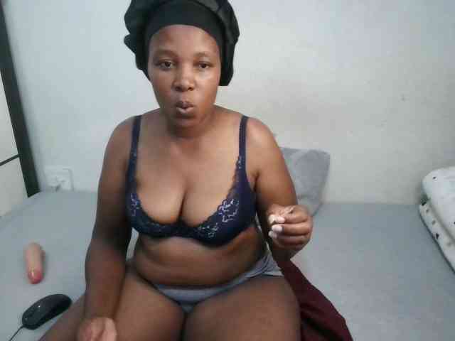Hotqueenxxx webcam