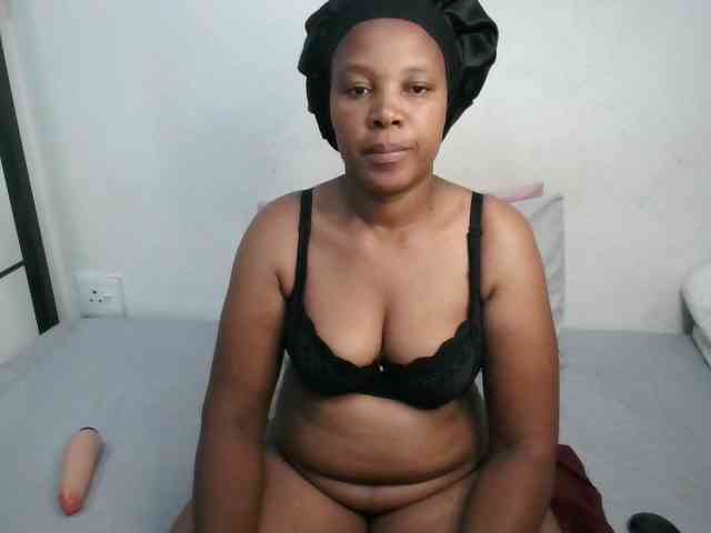 Hotqueenxxx webcam