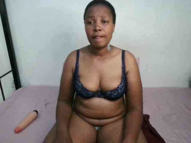 Hotqueenxxx webcam