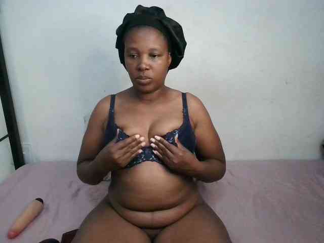Hotqueenxxx webcam