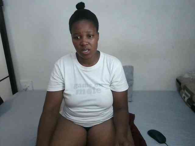 Hotqueenxxx webcam