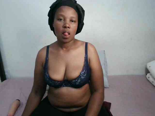 Hotqueenxxx webcam