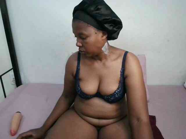 Hotqueenxxx webcam