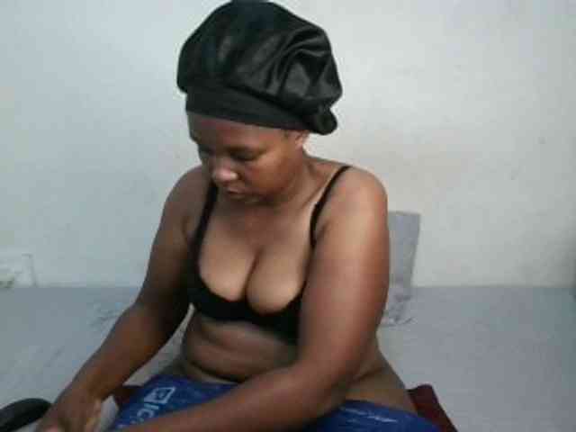 Hotqueenxxx webcam