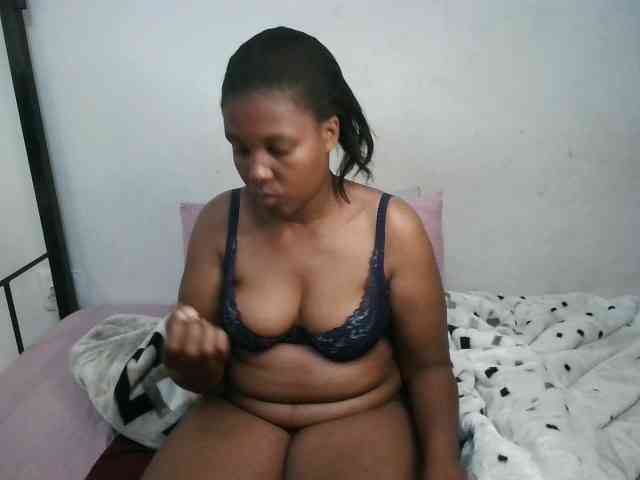 Hotqueenxxx webcam