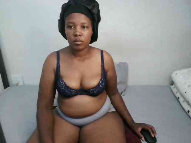 Hotqueenxxx webcam