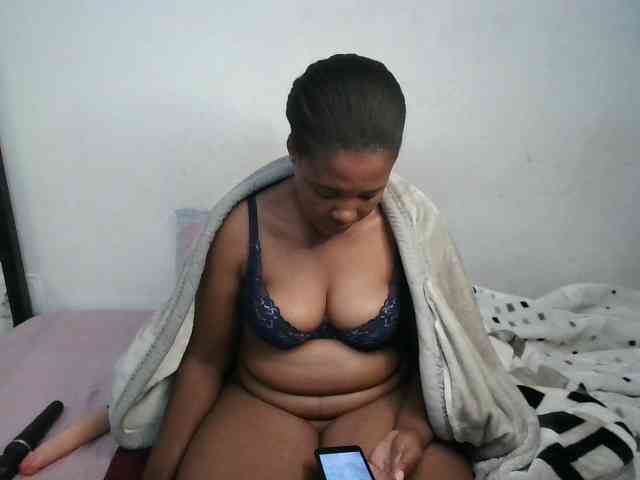 Hotqueenxxx webcam