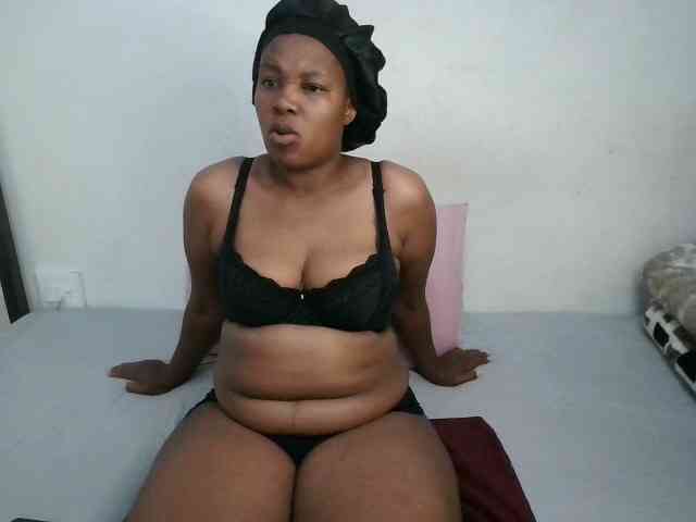 Hotqueenxxx webcam