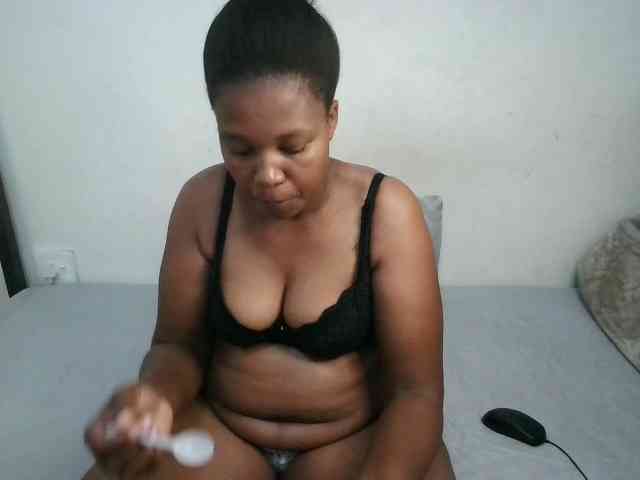 Hotqueenxxx webcam