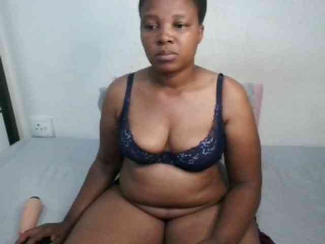 Hotqueenxxx webcam