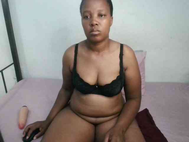 Hotqueenxxx webcam